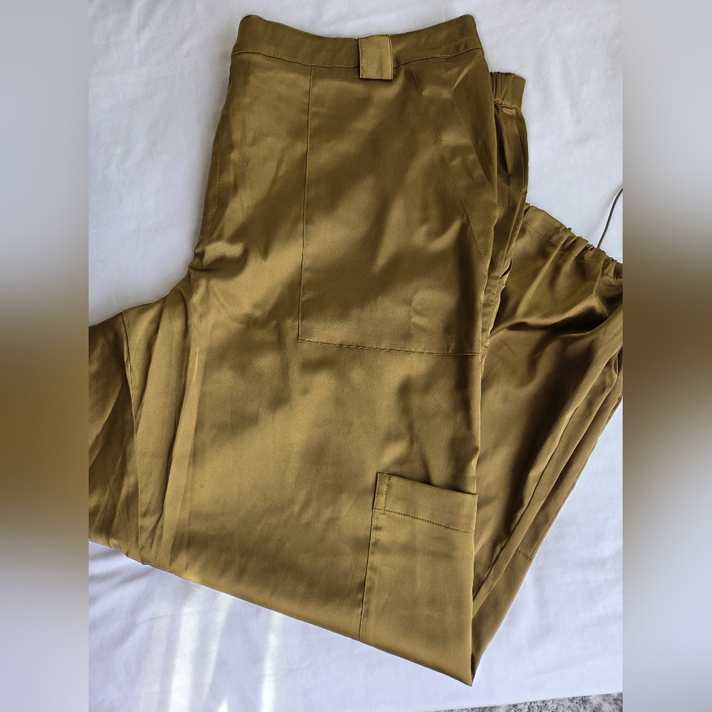 NWT 2X Old Navy Women's Satin Olive Cargo Pants